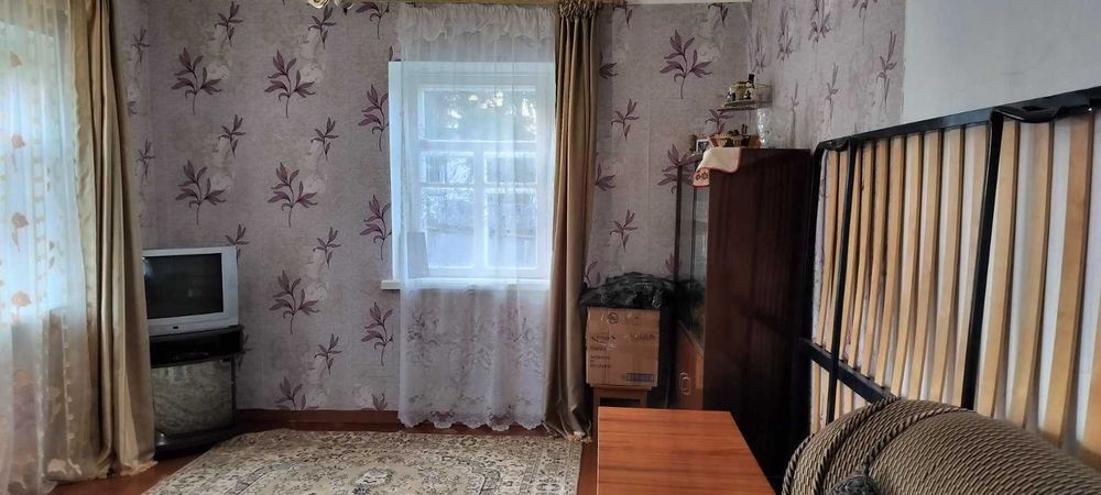 Пропонуємо окремий будинок з усіма комунікаціями та банею