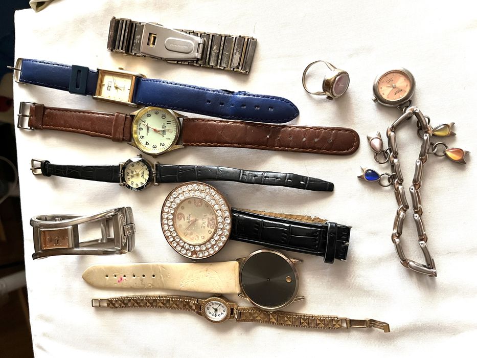 9- ть годинників б/ у без батарейок ,оптом