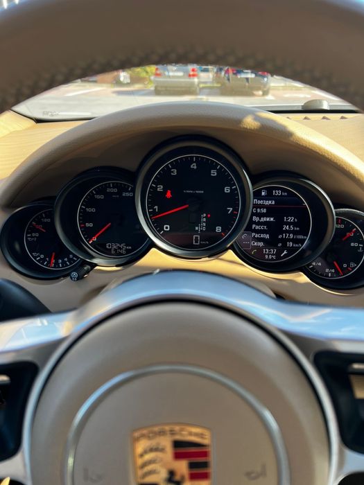 Продам  Porsche CAYENNE  2016 год