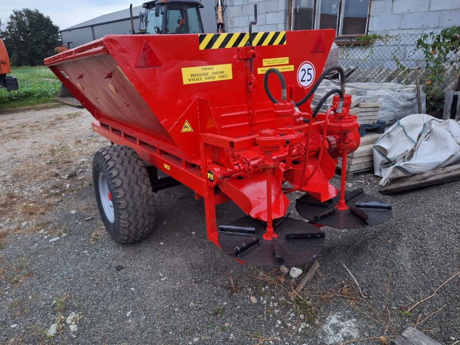 Kamaz wywrotka ciężarowe/ rozsiewacz RCW3 łańcuchowy