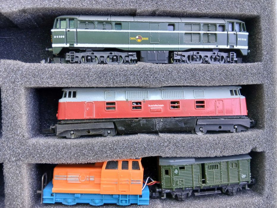 Escala N. 1:160 N Gauge joblot. Loco's, trucks, control items, cars/lorries and more.
