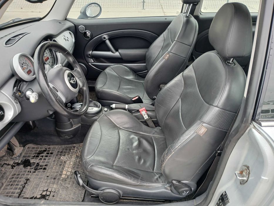Mini Cooper 1,6 benzyna
