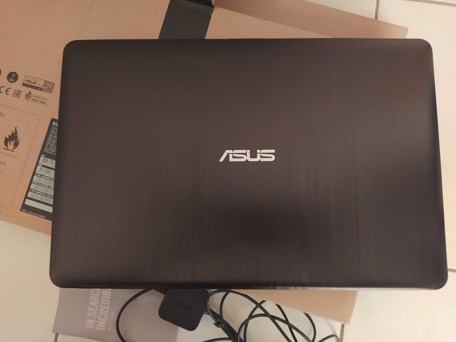 Відмінний ноутбук Asus R540NA (15,6 Full HD, 4 ядра, 4 Гб, 500 Гб)
