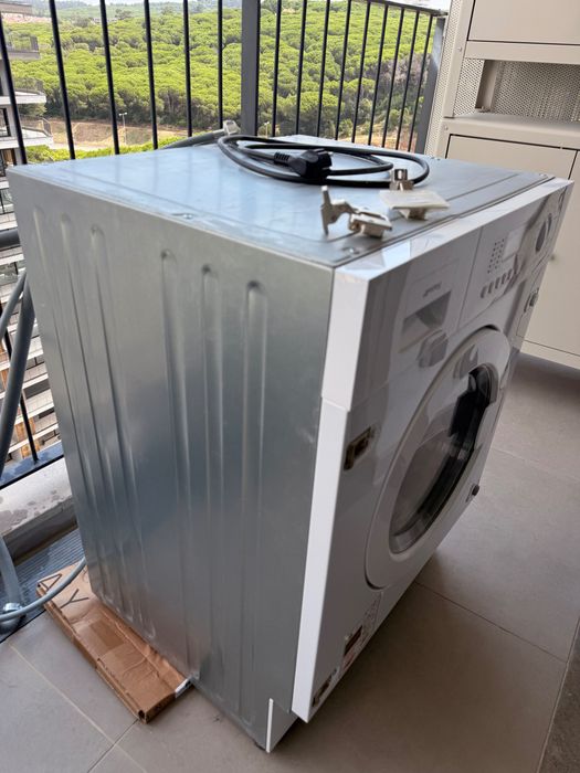 Máquina de lavar e secar roupa Smeg - encastre