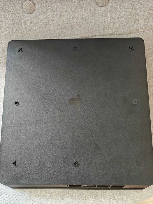 PS4 Slim 500GB + comando original + 6 jogos (RDR2, God of War, TLOU2)