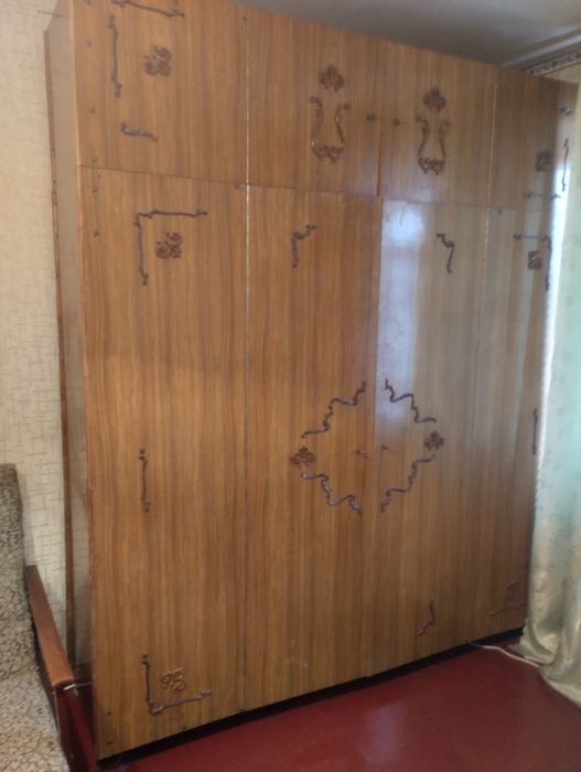Шкаф шифоньер, другая мебель для дачи или съёмной квартиры.