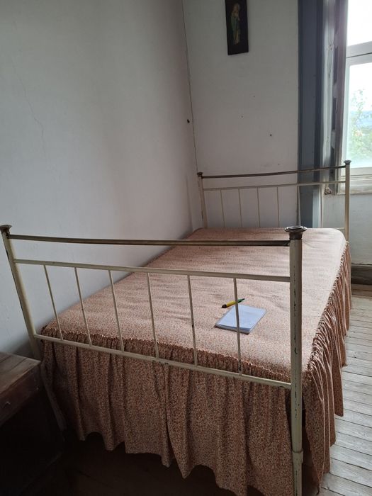 Camas em ferro em bom estado