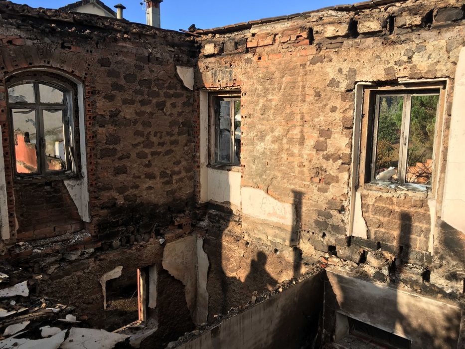 Casa de aldeia com terreno e horta