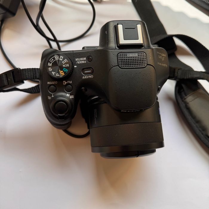 Sony HX400V Super Zoom 20.4MP com Lente ZEISS