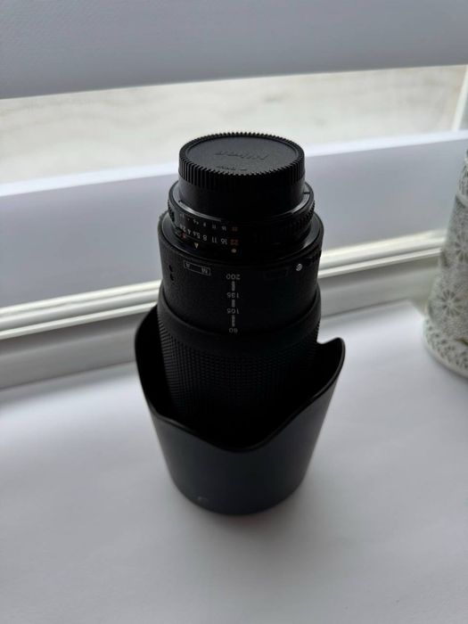 професійний телеоб’єктив Nikon AF NIKKOR 80–200mm 1:2.8 D.