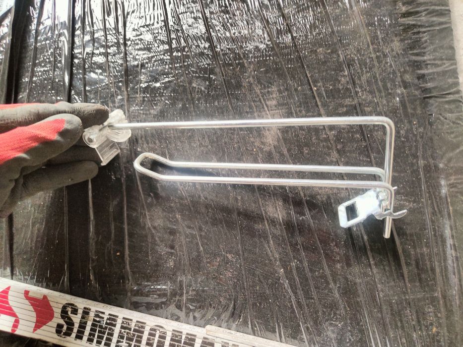 Wieszaki,Haki Sklepowe z cenówkami.