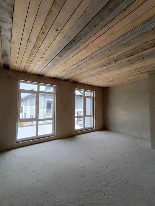 Продаж зданого Таунхауса, краща локація в Крихівцях