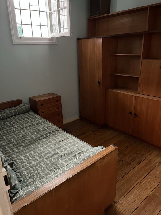 Cama solteiro + Roupeiro + secretaria