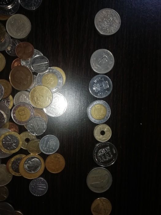 Kolekcja numizmatyczna monet z prawie całego świata