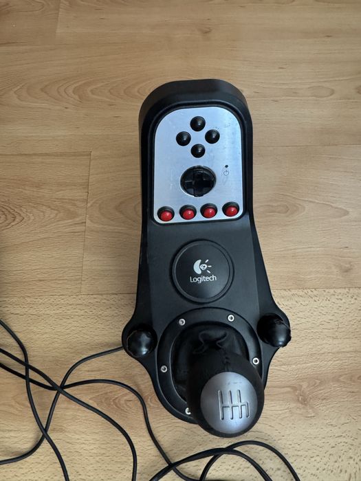 Logitech G27 Racing Wheel – Conjunto Completo (Volante, Pedais e Shifter)