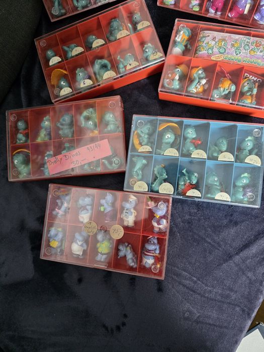 Zestaw starych zabawek z Kinder Surprise