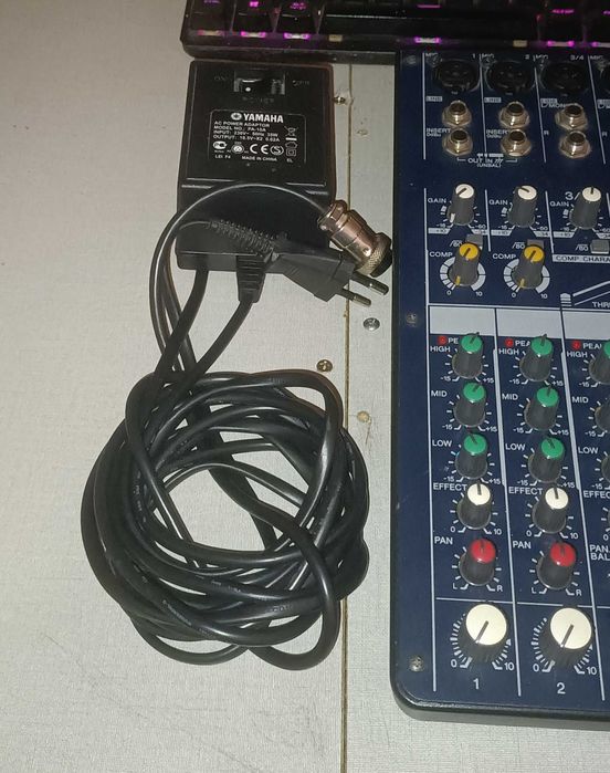 YAMAHA MG82CX mesa como novo
