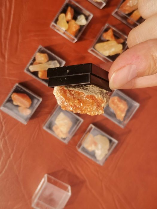 Calcite em caixas de exposição