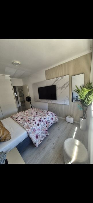 Quarto lindo em casa de luxo Cacém