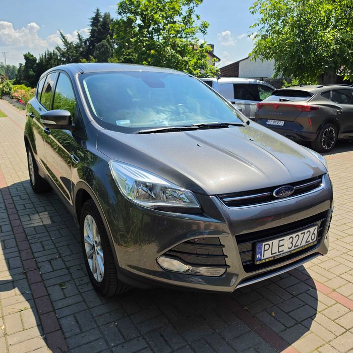 Auto Ford Kuga 2016R.