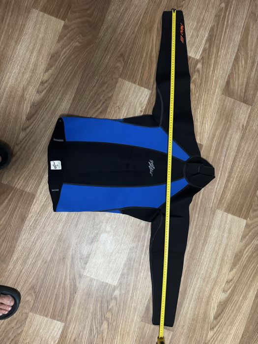 Кофта неопреновая размер М толщина  3 мм.