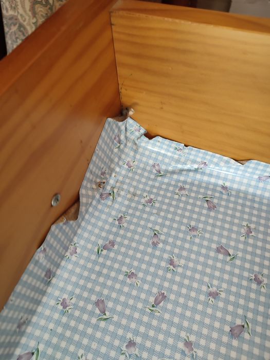 Cómoda em pinho para restaurar