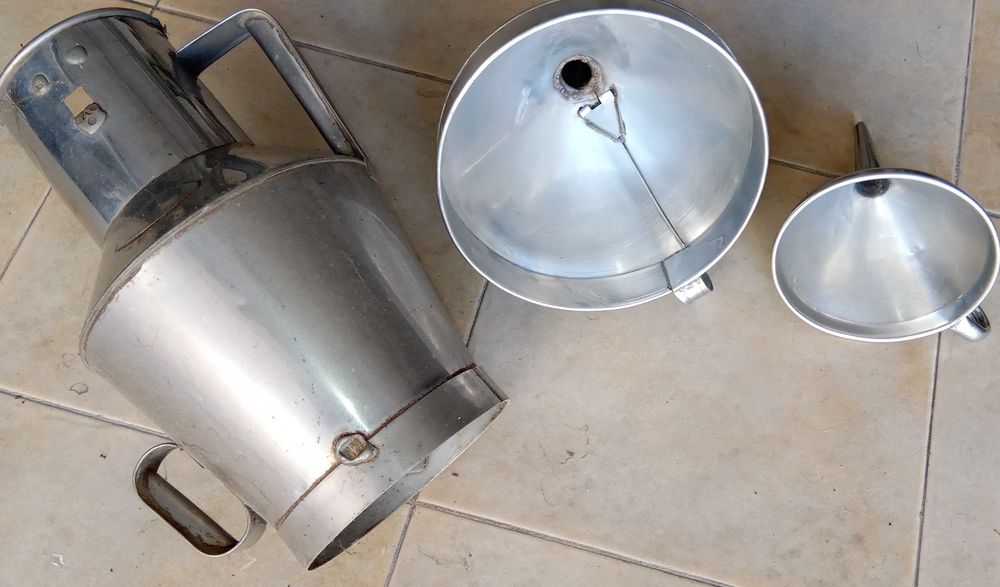 Caneco aferido bebidas e funis, (2 un)