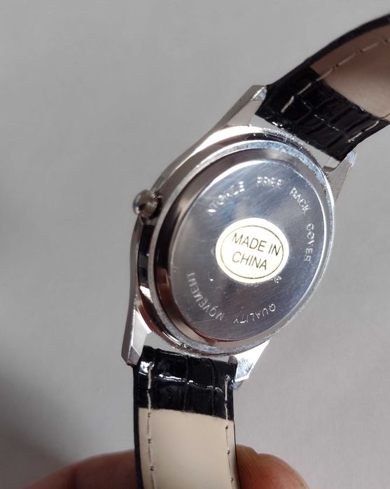 Пара часов Geneva в оригинальной упаковке.