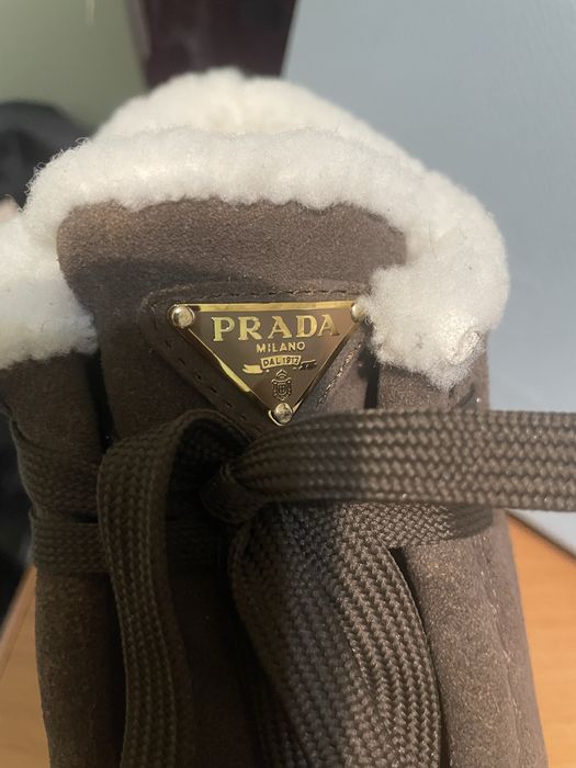 Замшеві ботинки Prada