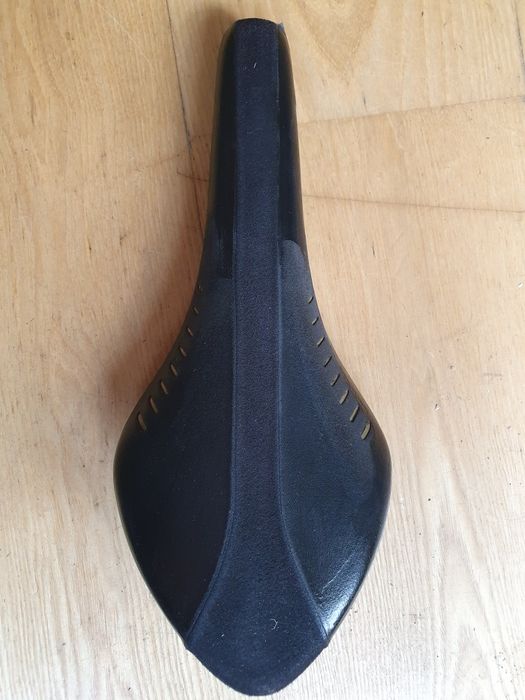 Fizik arione kium siodelko wing flex carbon