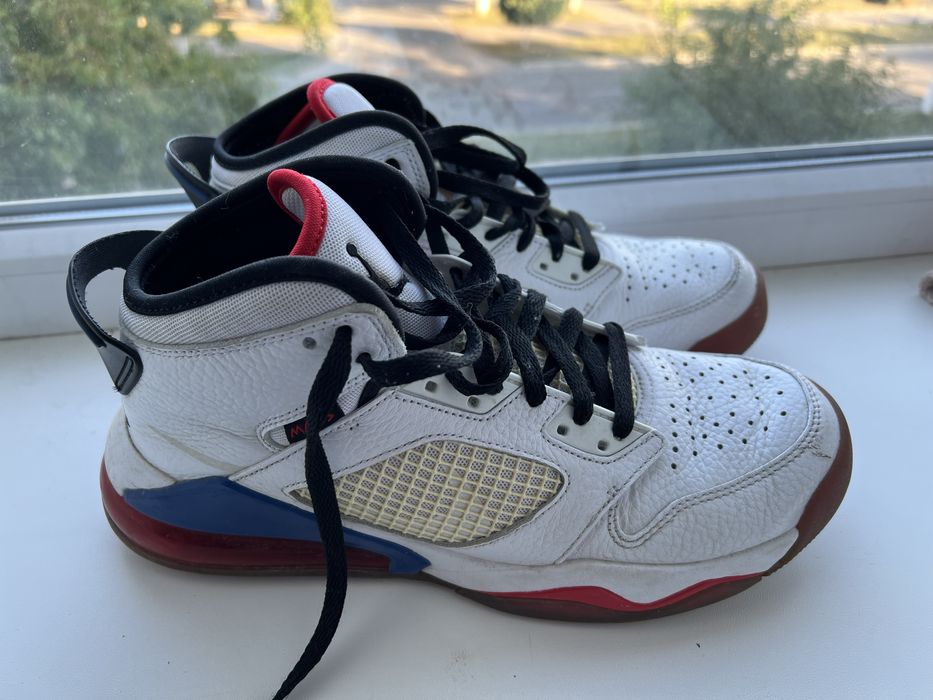 Jordan Mars 270 кросівки
