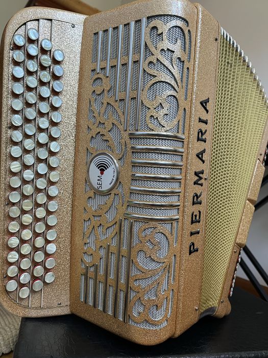 Acordeão Beltuna 60 bx com registos