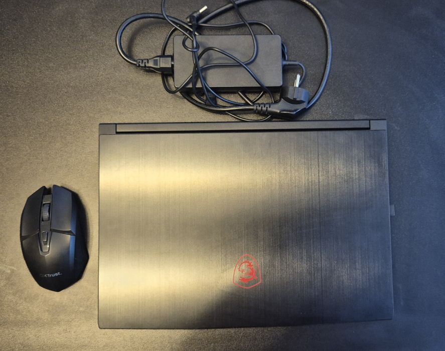 Laptop MSI  stan idealny
