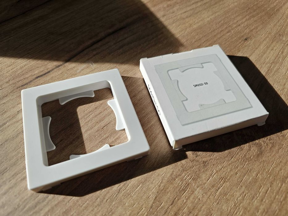 Ramka pośrednia do Philips Hue Samotech SM202-50