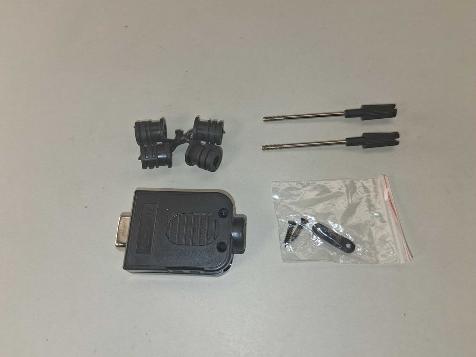 N099 Wtyk Męski DB9 Złącze D-Sub 9 PIN Obudowa Terminal RS232