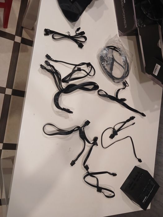 СРОЧНО продаю блок питания Chieftec BDK-750FC 750 W