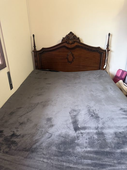 Cama de casal + estrado + colchão