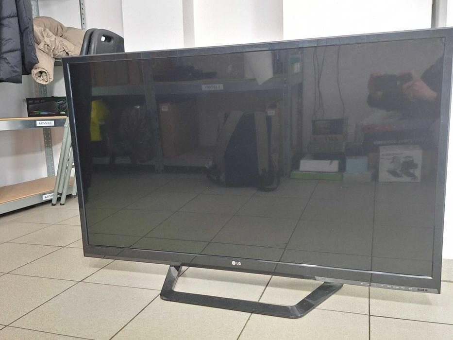 Telewizor LG 47LM615S + Pilot
