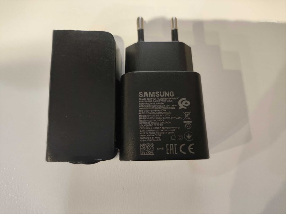 Szybka, kompaktowa ładowarka do telefonów Samsung, kabel 1m.