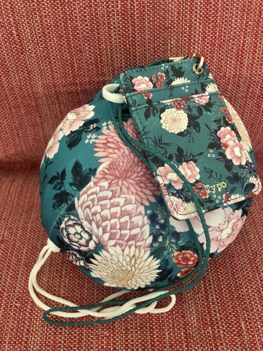 Porta cartoes e almofada de repouso do pescoço