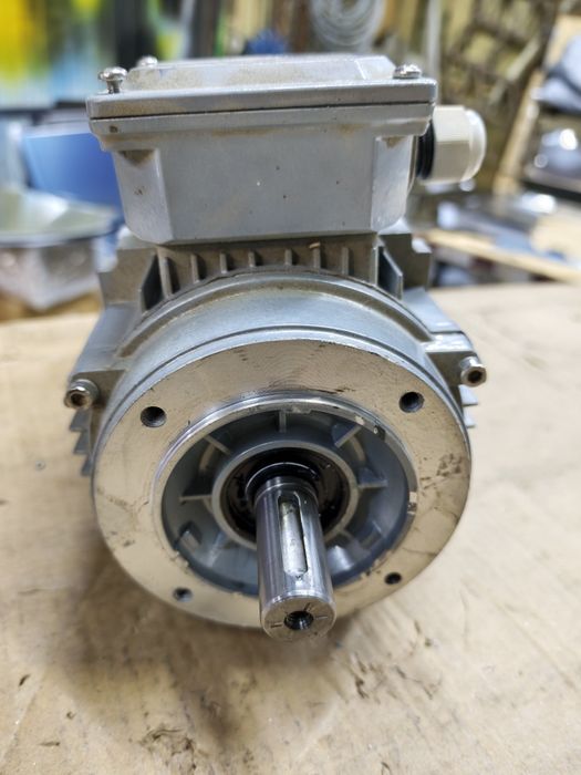 Silnik elektryczny 1.1 kw