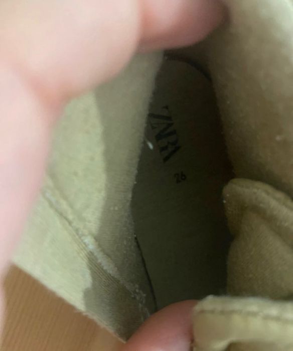 Botas zara menino/resistentes há água