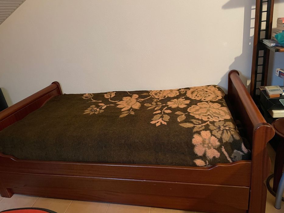 Cama com gaveta para colchão ou arrumação