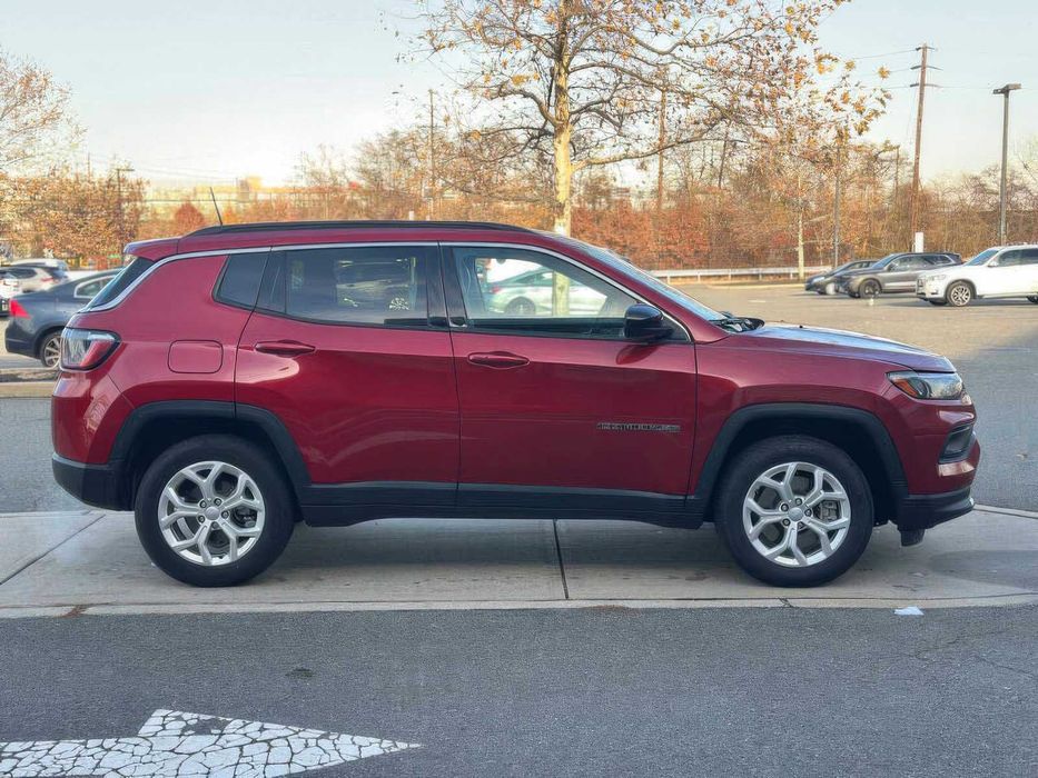 Jeep Compass Latitude      2024