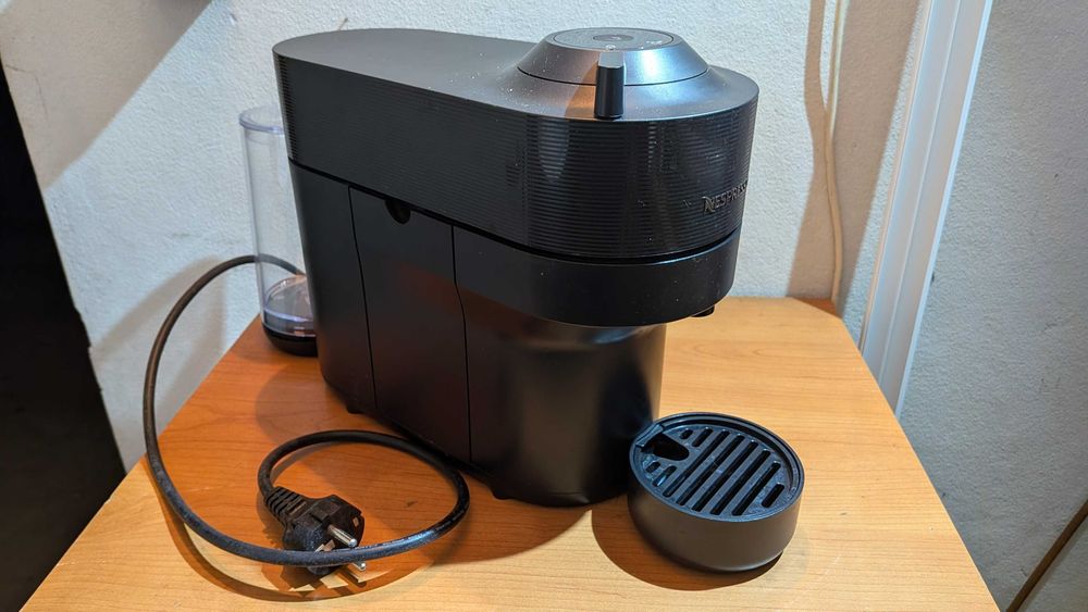 Maquina de Cafe Nespresso Vertuo Pop Preta