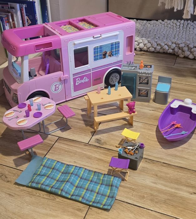 Barbie Kamper 3-w-1 kuchnia, łazienka, sypialnia