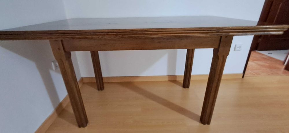 Mesa de jantar com cadeiras
