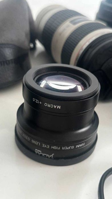 Canon EOS 7D Mark II z obiektywami i ładowarką