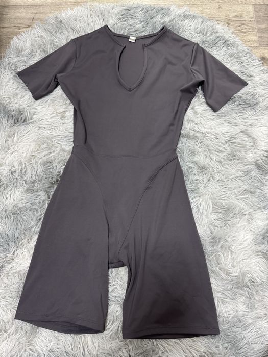 комбінезон спортивних сірого кольору