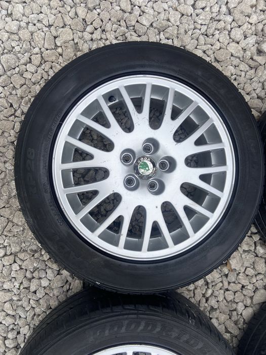 Alufelgi koła orginalne Skoda . VW Audi 16-5x112 z oponami